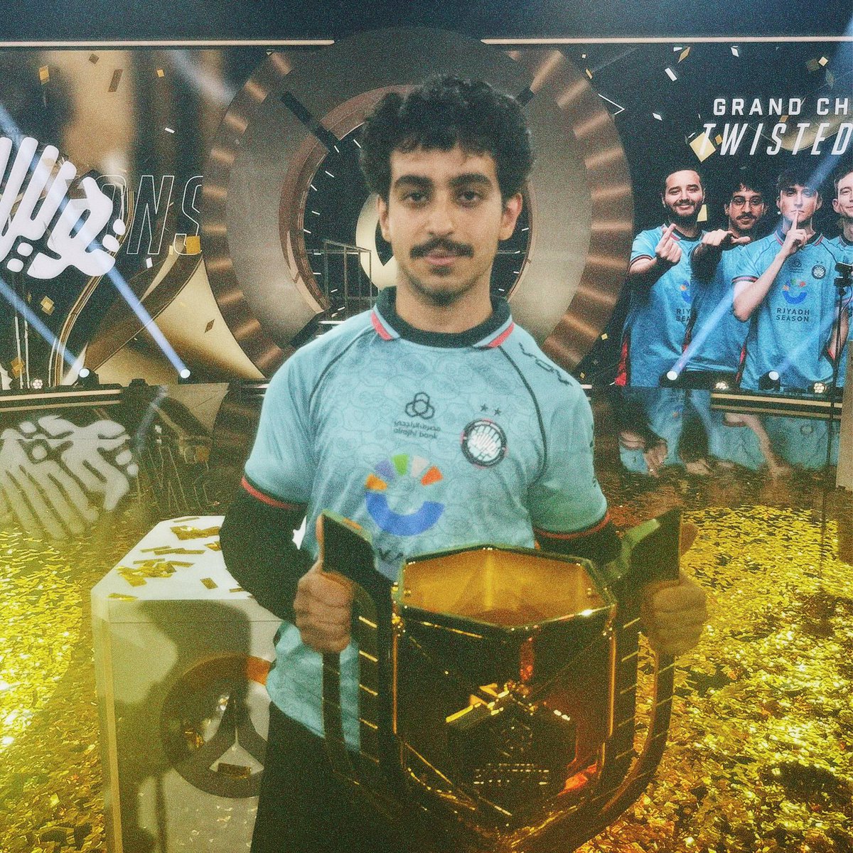 شجاع، كريم، زعيم، ذعار، ماتخاف لو كثرت علينا الحشودة أسد؛ تخوف جميع الأسودة، فتين، متين، بطل، بيطار، راس الجبل، بالحرب ترقى سنوده، حُرّ، مُرّ للعدو، سطّار متخاف لو كثرت علينا الحشودة