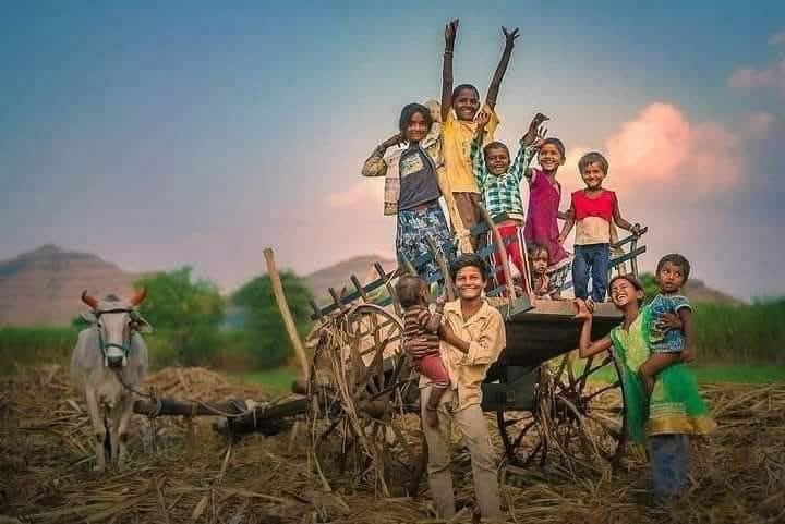 आयुष्यात बालपणीचाच काळ फक्त सुखाचा असतो. कारण अहंकारापासून तो लांब असतो.🌿🍁💖

#postviralシ  #MotivationalQuotes #PositiveVibes