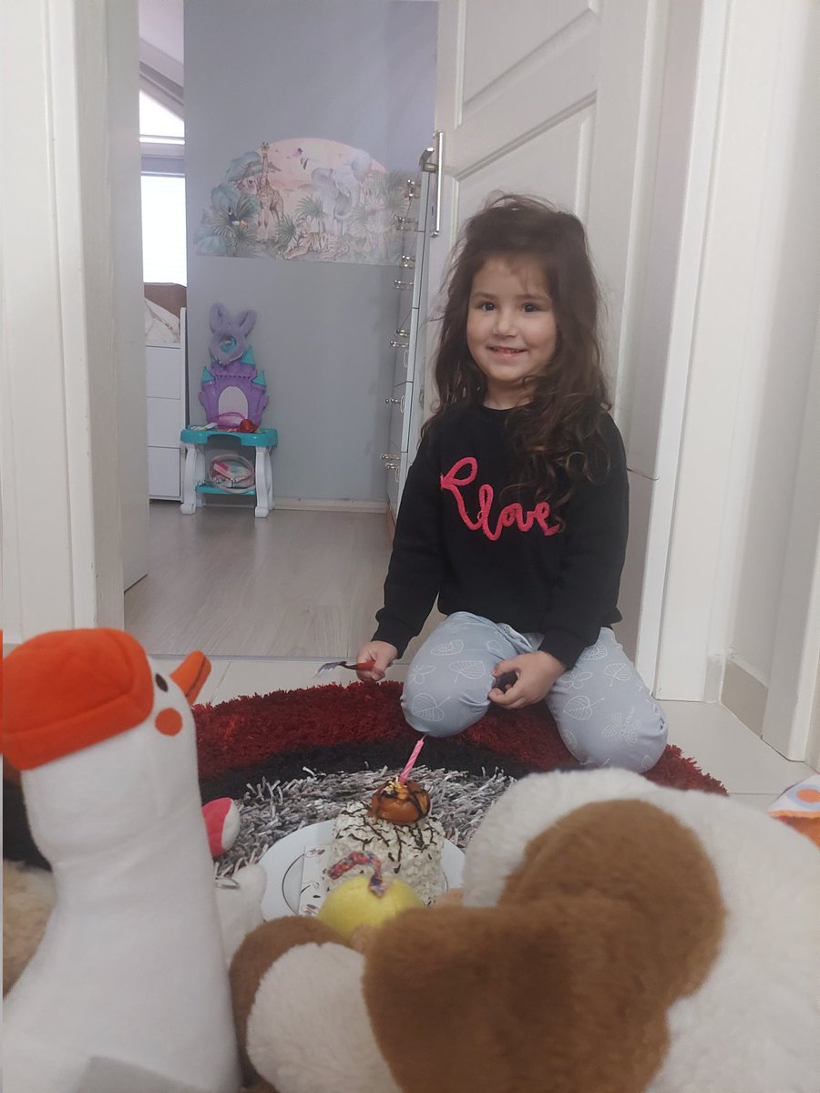 emreidill's tweet photo. Benim pırlantam 4 oldu 💎 çok çabuk büyüyosun 🎂 https://t.co/GbSWoPMSDf