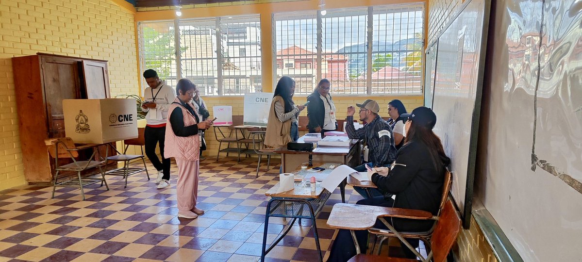ProgIntl's tweet image. BREAKING 🇭🇳 The polls have opened in Honduras — and the @ProgIntl is on the ground to observe the electoral process from start to finish.

While the voting proceeds pacifically, the broader democratic process has been scarred by the @POTUS concerted effort to undermine its…