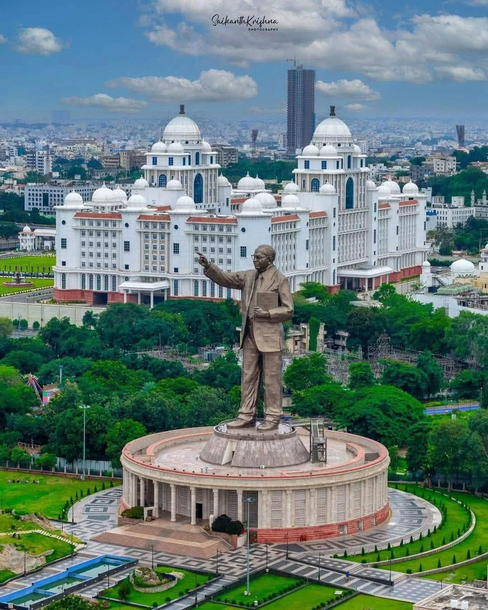 Bharati_ji_j's tweet image. फ़र्क साफ़ है 👇

।।निर्माता।।                            ।। क्लर्क।।