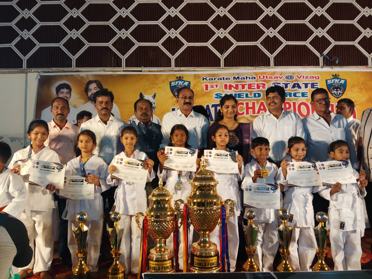 GAJUWAKA_JSP's tweet image. ఈరోజు అనగా తేదీ 30 - 11- 25(సోమవారం) ఈరోజు నిర్వహించిన 1st Inter State Open Karate Championship కార్యక్రమానికి ముఖ్య అతిథిగా ఉమ్మడి విశాఖ జిల్లా డిసిసిబి చైర్మన్ , జనసేన పార్టీ పిఏసి సభ్యులు మరియు గాజువాక నియోజకవర్గం ఇంచార్జ్ శ్రీ @TataraoKona గారు హాజరయ్యారు. 
@JanaSenaParty