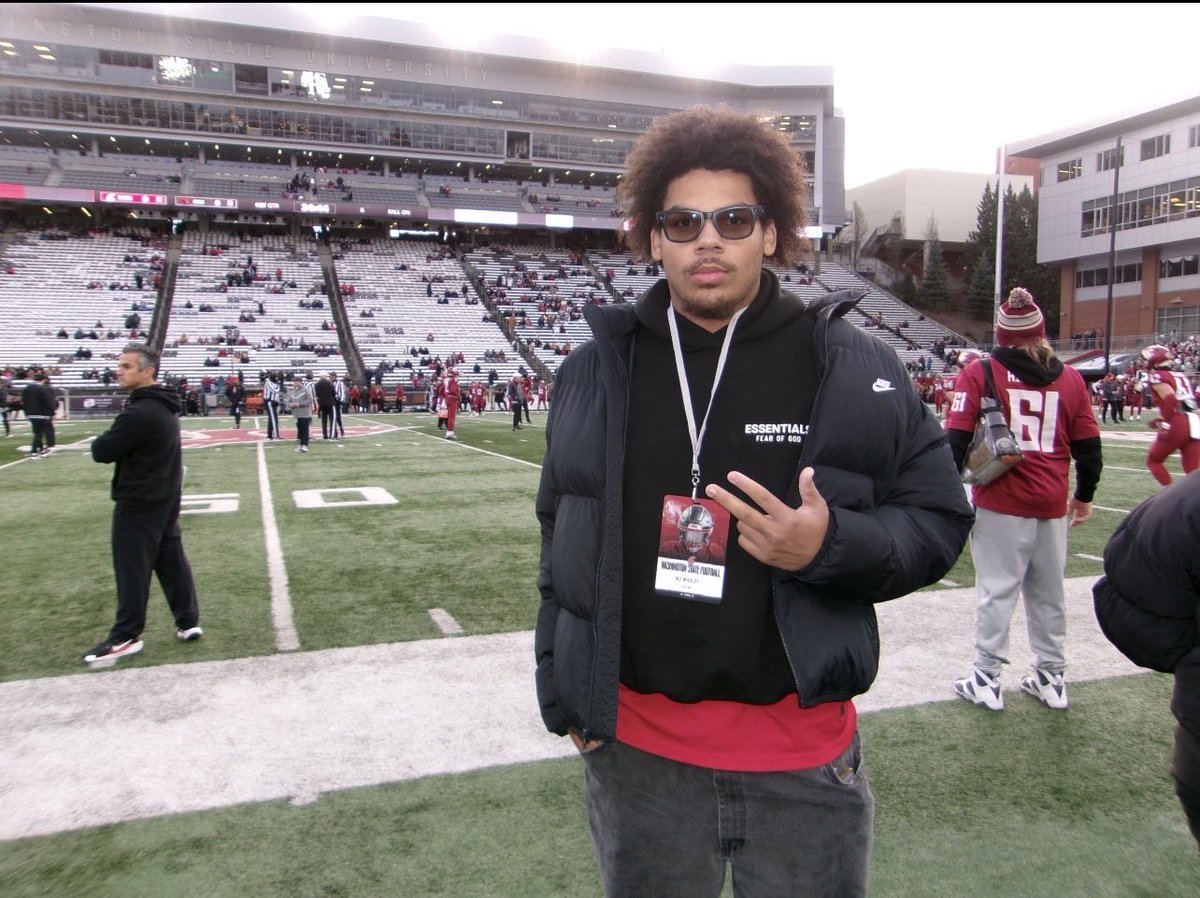 mjwadley2027's tweet image. Thank you @andy_lucas98 for the game day invite I loved it out in Pullman go cougs!!!