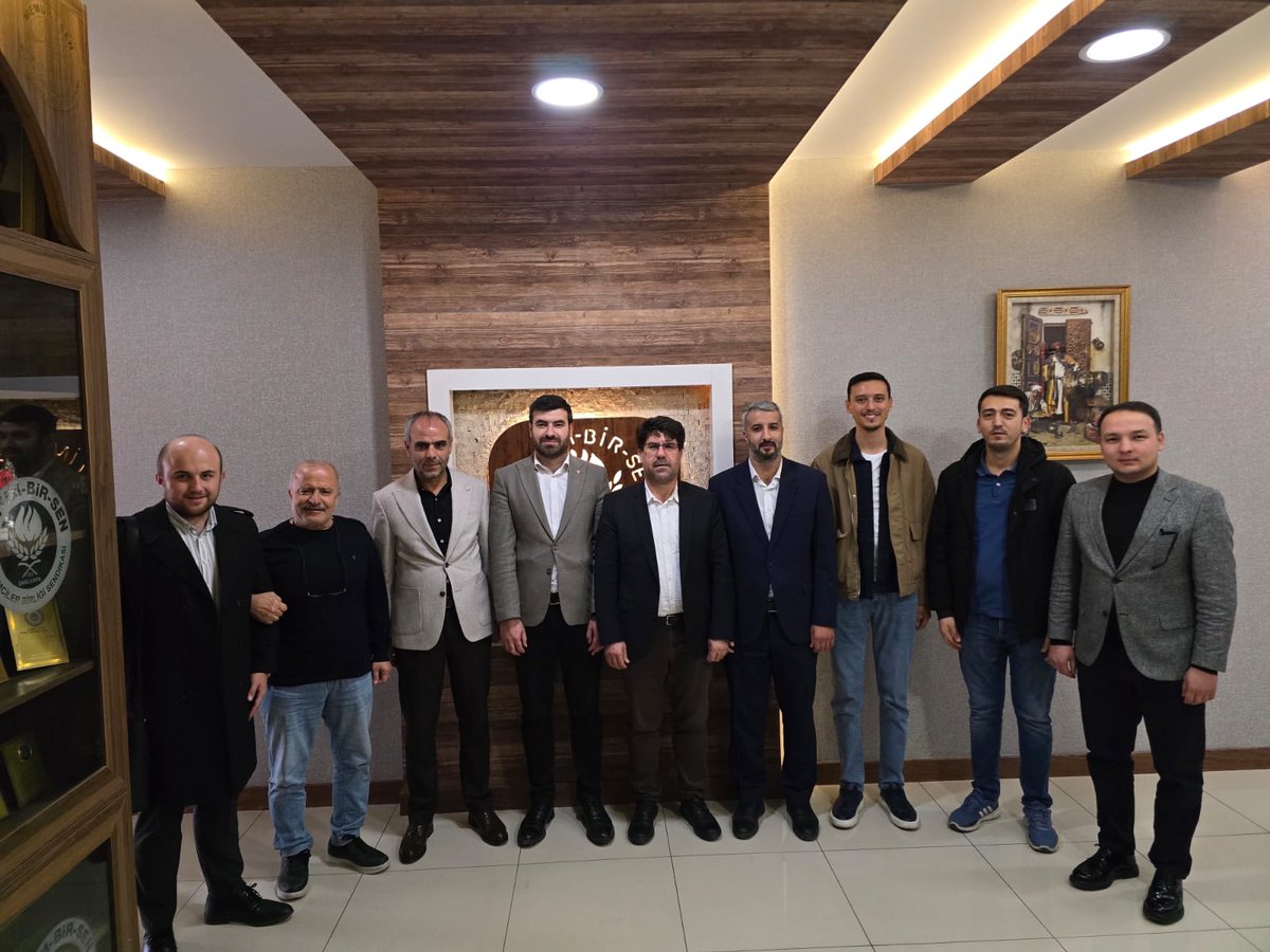 gencmemursen63_'s tweet photo. Genç Memur-Sen Genel Başkanı Mesut Emre Balcı ve yönetim kurulu üyeleri ile Şanlıurfa Memur-Sen il başkanımız Sn. İbrahim Çoşkun'u makamında ziyaret ettik.

Misafirperverliğinden dolayı başkanımıza teşekkürlerimizi arz ediyoruz. https://t.co/YGle4hflAT