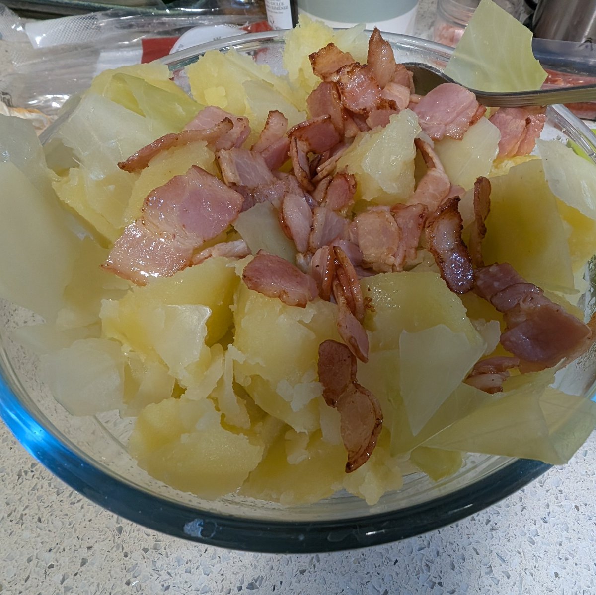 l_salva's tweet photo. Primer intent de #trinxat
Ja tinc el sopar per tota la setmana 😋 https://t.co/fak0OyPLqe