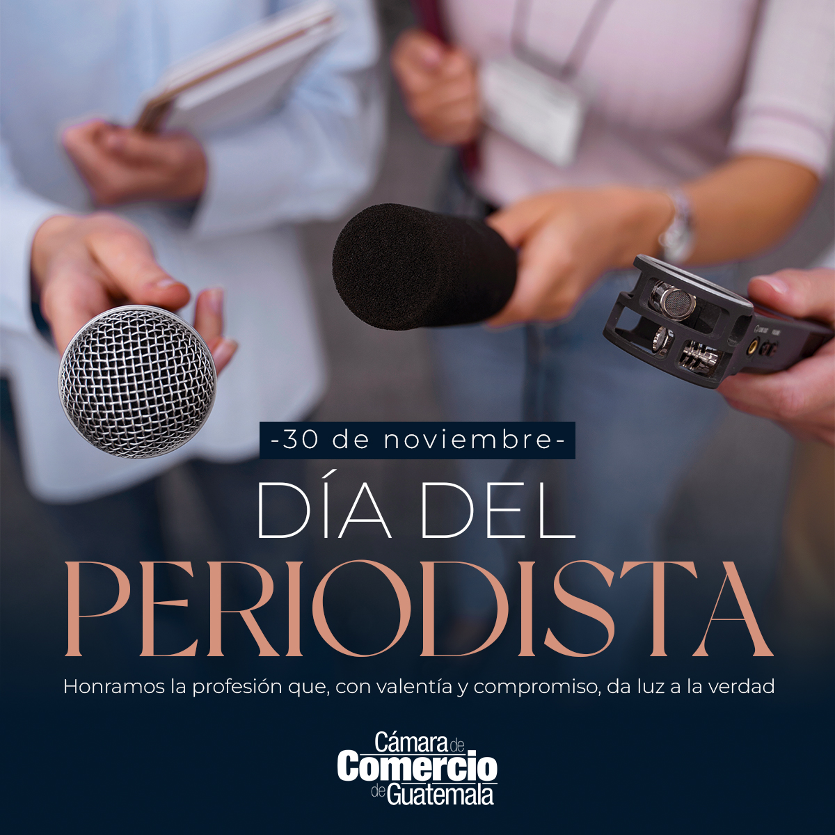 Este 30 de noviembre saludamos a quienes con valentía, ética y vocación, buscan la verdad para mantenernos informados. 📝 Gracias periodistas, por su compromiso con una sociedad más consciente y transparente. 📰✨

#DíaDelPeriodista #30DeNoviembre #CCG