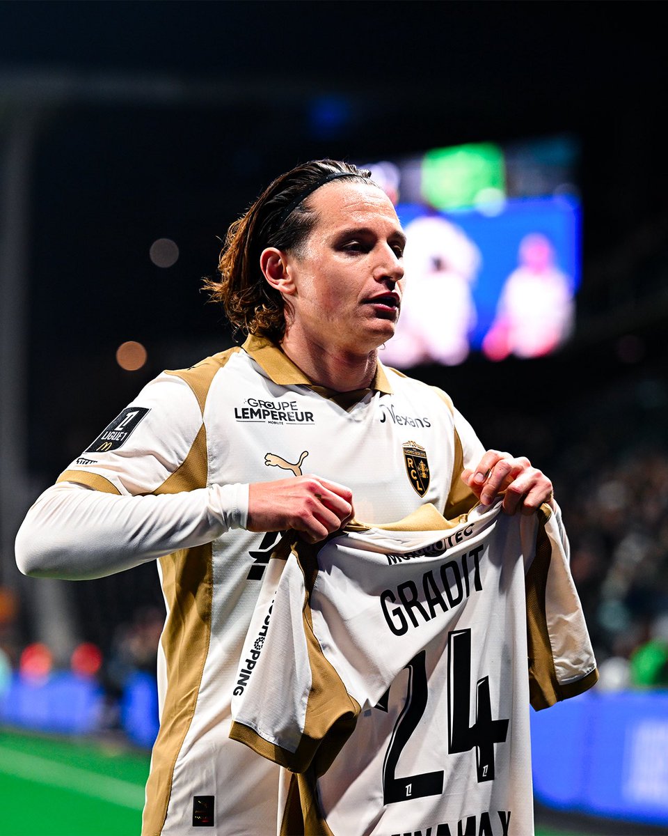 ActuL1_'s tweet image. Florian Thauvin rend hommage à son coéquipier Jonathan Gradit après son opération. 🙏♥️💛

C’est beau. ✨

📸 @Ligue1