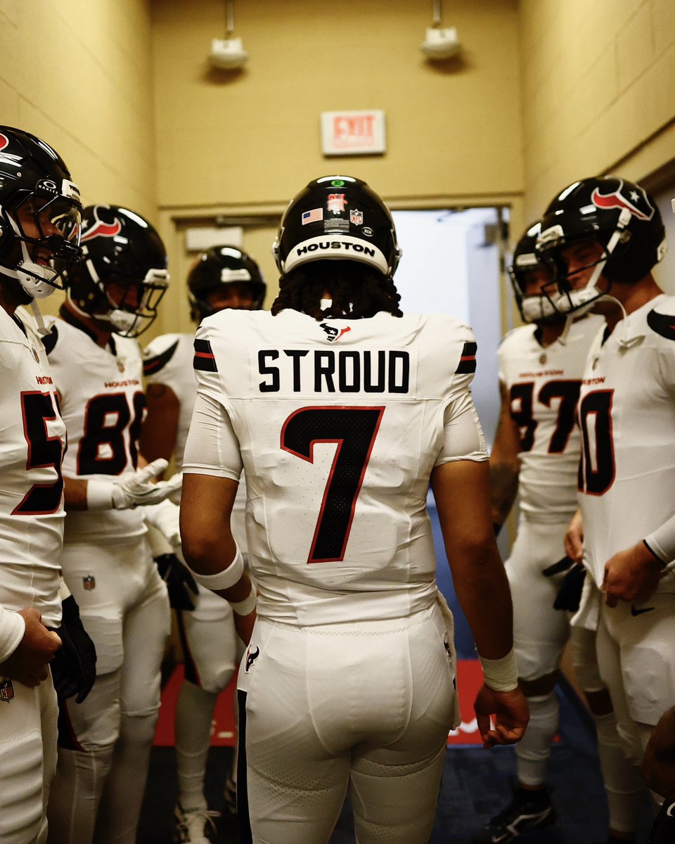 HoustonTexans's tweet image. Here. They. Come.