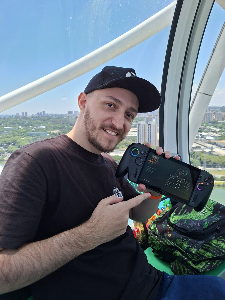 Hoje eu joguei nas nuvens, literalmente! Na maior roda gigante da América Latina, a convite da <a href="/XboxBR/">XboxBR</a> 💚 e a experiência foi sensacional!! O portátil Rog Xbox Ally é simplesmente incrível e tem ergonomia de um controle de console mesmo! Isso que eu achei mais incrível.