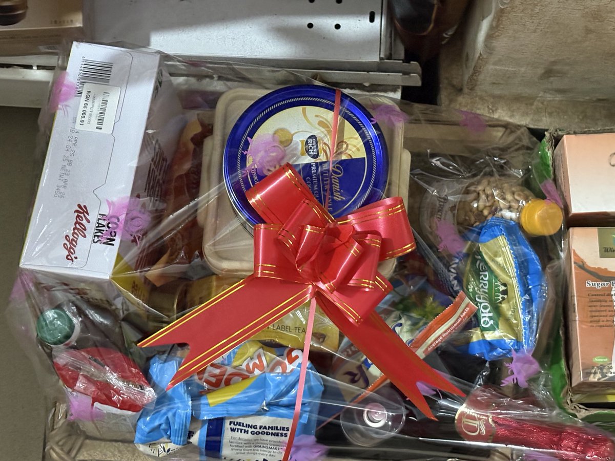 Wusewithinstore's tweet photo. Looking for what to gift loved ones and office colleagues🤔, Wuse Within got you covered👍☺️, our Christmas hampers are now ready for your purchase💝🛒 at our different locations in 
📍Lokogoma, 
📍Gaduwa, 
📍Gudu and 
📍Area 10 https://t.co/SlydL0Bp10