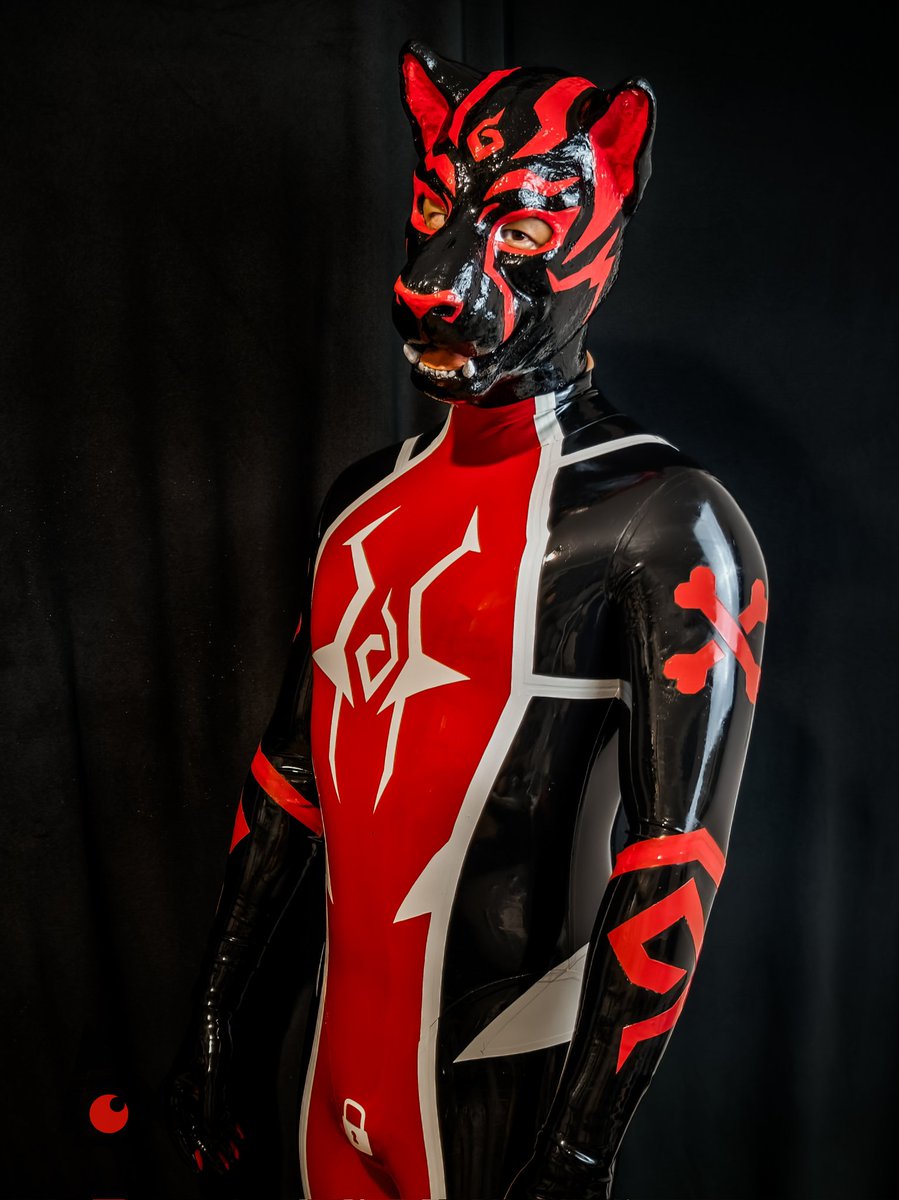 新设定胶！豹豹想和你抱抱！
The new version of me
感谢focus的设定胶制作与头模上色！
suit and hood coloring by <a href="/FocusLatex/">FocusLatex</a>