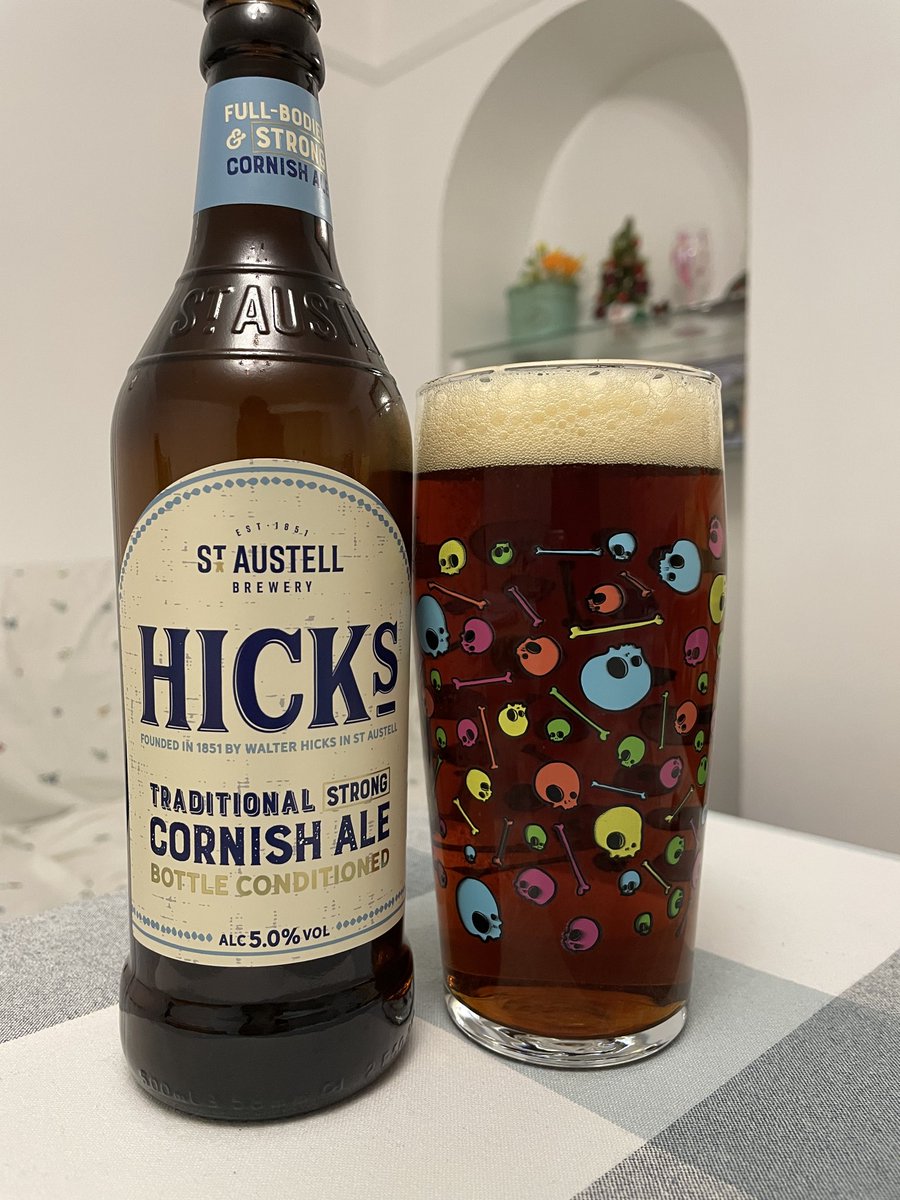 ND5RCN18's tweet photo. UKビール記録
St AUSTELL BREWERY HICKS
Cornwall地方のALE。
Strongと言うだけあって濃厚な麦の味わいが特徴的。爽やかさが全くないので、とにかく麦を思う存分味わいたいぜ！って時に飲む為のビールです。
#ALEBEER #UKBEER https://t.co/fAW6eqraN0
