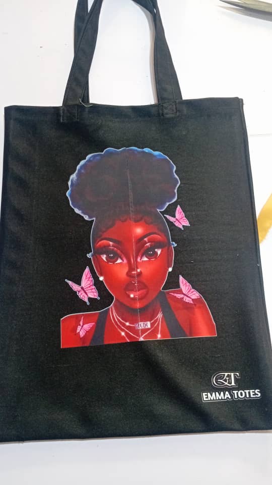 FunmikeAkinwoye's tweet image. Weekends errands? Beach day? Coffee run? Our Handmade Design Tote Bags is your go - to #style + #function companion 
Order now in our DM.