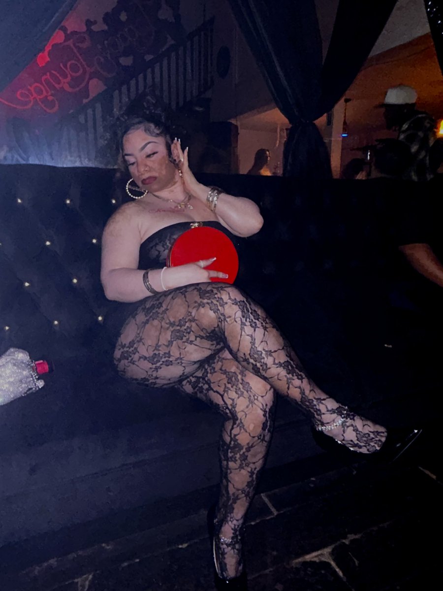 iamJhanaeee's tweet image. HER.