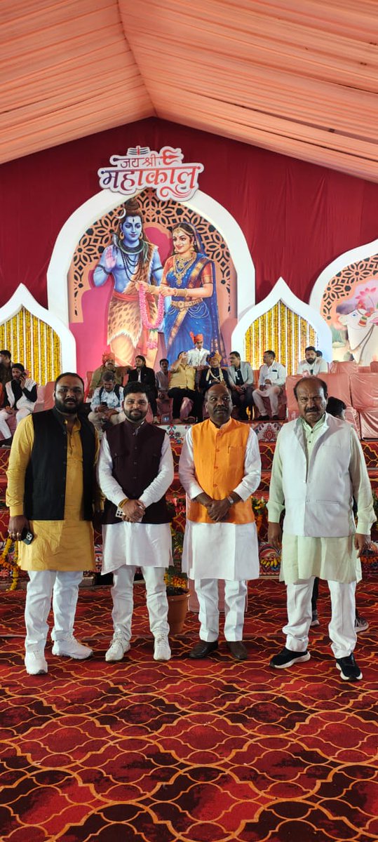 आज उज्जैन में मध्य प्रदेश भाजपा के यशस्वी मुख्यमंत्री आदरणीय श्री <a href="/DrMohanYadav51/">Dr Mohan Yadav</a> जी के सुपुत्र के विवाह में बरघाट विधानसभा के लोकप्रिय विधायक आदरणीय श्री कमल Kamal Marskole  जी के साथ उपस्थित हुए
<a href="/KavitaPatidar_/">Dr Kavita Patidar</a> <a href="/bjpdrmahendra/">Dr. Mahendra Singh</a>