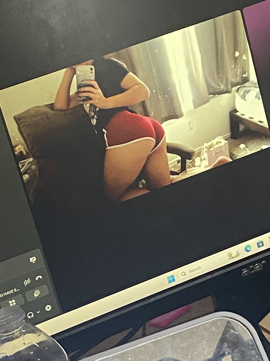 boomsizzlex's tweet photo. Waiting for him to join discord https://t.co/4Jx2gz0vvm