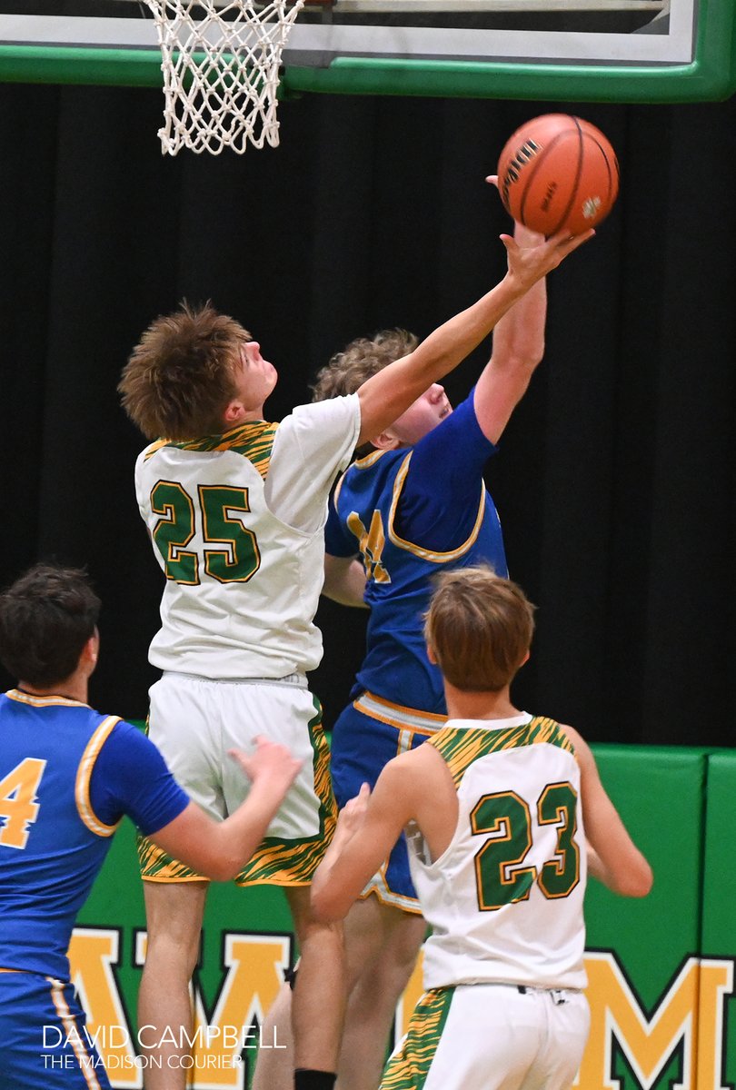 CampbellSports's tweet photo. Shawe defeated New Washington 47-41 on Saturday to improve to 1-1 on the season. https://t.co/co2hnyBsUq