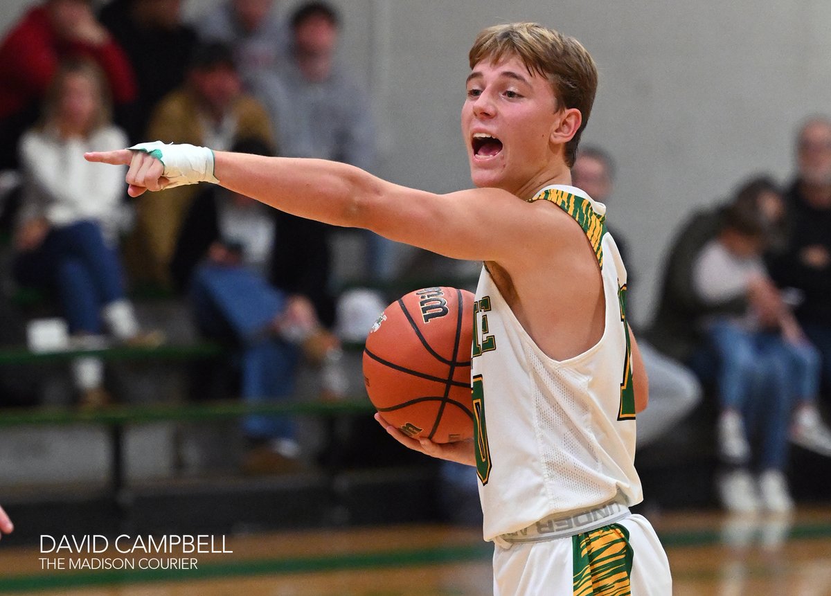 CampbellSports's tweet photo. Shawe defeated New Washington 47-41 on Saturday to improve to 1-1 on the season. https://t.co/co2hnyBsUq