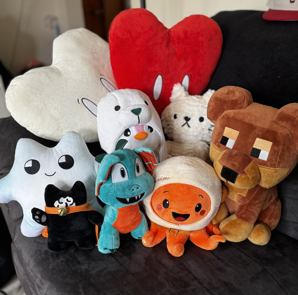 HOSS_ibc's tweet image. Arf Arf 🦭 Secured our plushie

My wifey wanted a @sappyseals plushie to join our ever-growing fam...

Good Choice? Yes or No