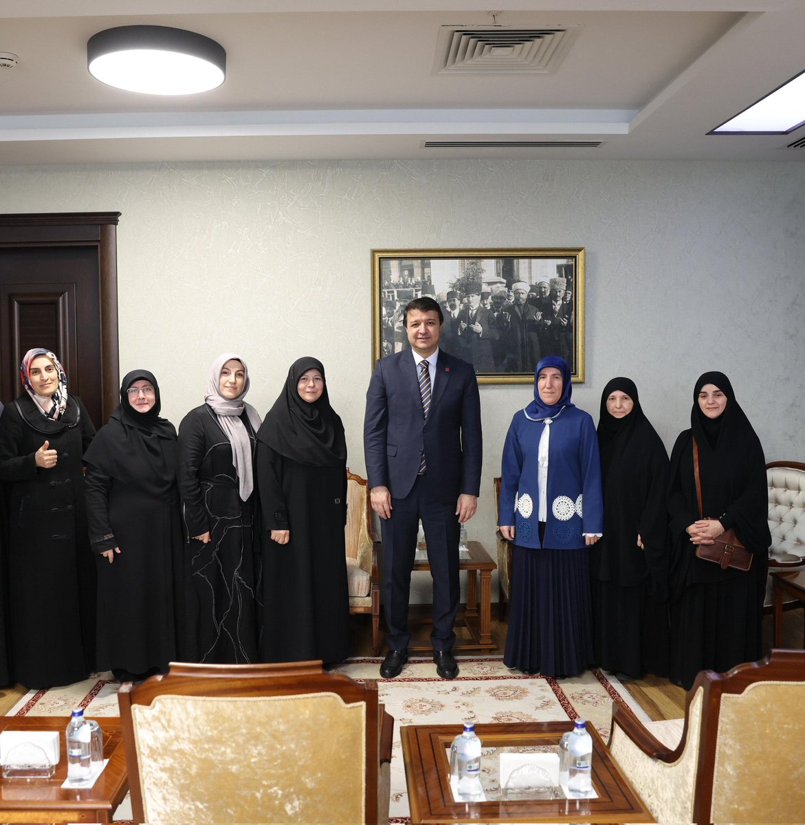 İnegöl İlçe Kadın Kolları Başkanı Havva ŞEN ve Başkanlık Divanı Saadet Partisi Genel Başkanı Mahmut Arıkan Beyefendi'ye hediye takdiminde bulundu.
<a href="/SaadetKadin/">Saadet Partisi Kadın Kolları</a> <a href="/mahmutarikansp/">Mahmut Arıkan</a> 
<a href="/BeytiyeEkinci/">Nurgül Beytiye Ekinci</a> <a href="/saadetkadin16/">Saadet Kadın Bursa</a> 
<a href="/saadetkadinegol/">Saadet Kadın İnegöl #İnsancaYaşam</a>