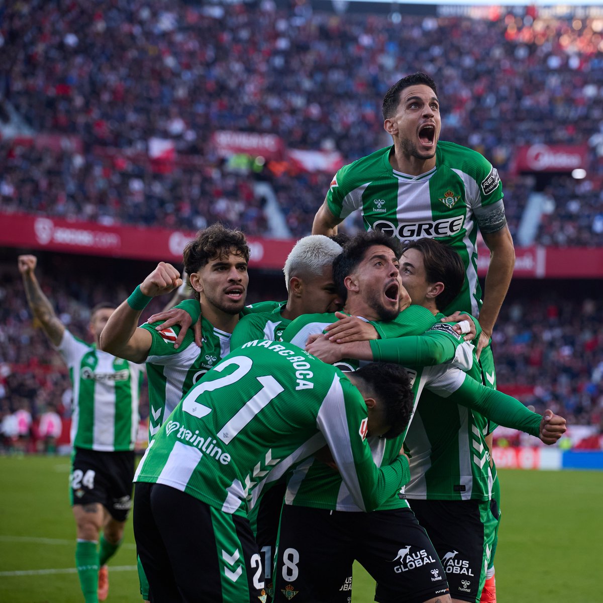 SEVILLA IS GREEN &amp; WHITE! 💚🤍

#ElGranDerbi