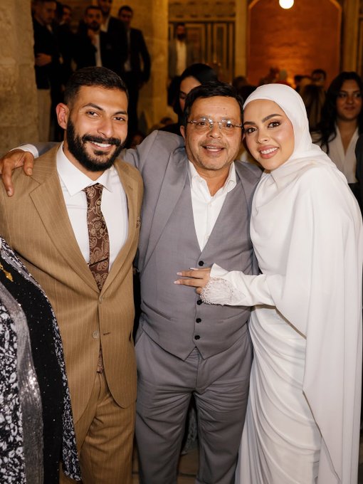 محمد هنيدي يحتفل بعقد قران ابنته فريدة وسط لمّة عائلية هادئة.. لحظات مؤثرة ورقي الحضور. زوروا الرابط لمزيد من الصور 