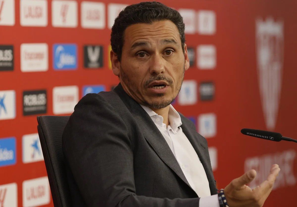 Mira en qué nos has convertido. La plantilla es un fiel reflejo de esta directiva. Sin exigencia, puro conformismo.

Ya no queda gente que le duela el Sevilla. Ojalá os vayáis, me da igual quien venga, pero dejad de manchar este escudo y su historia.