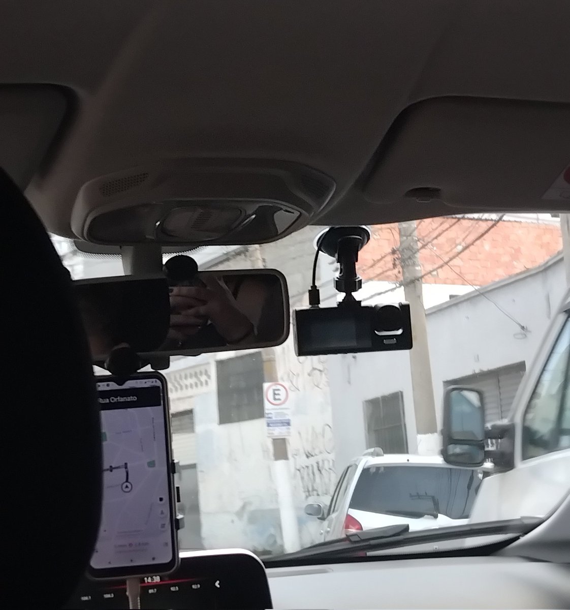 lov4yyxy's tweet image. pedi um uber e ele nn para de me oferecer água enquanto tá fazendo uma live tipo ??????????