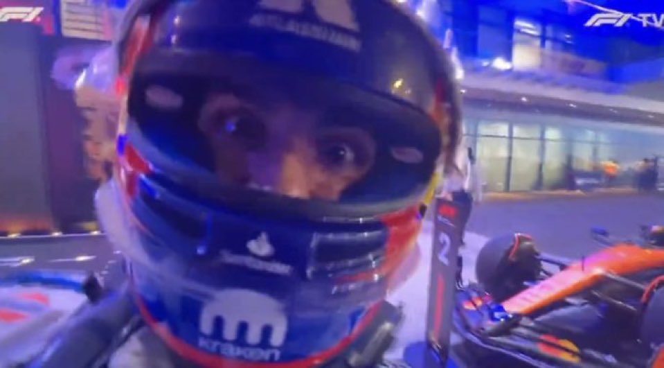 norraiinz's tweet image. podium number 2 in blue