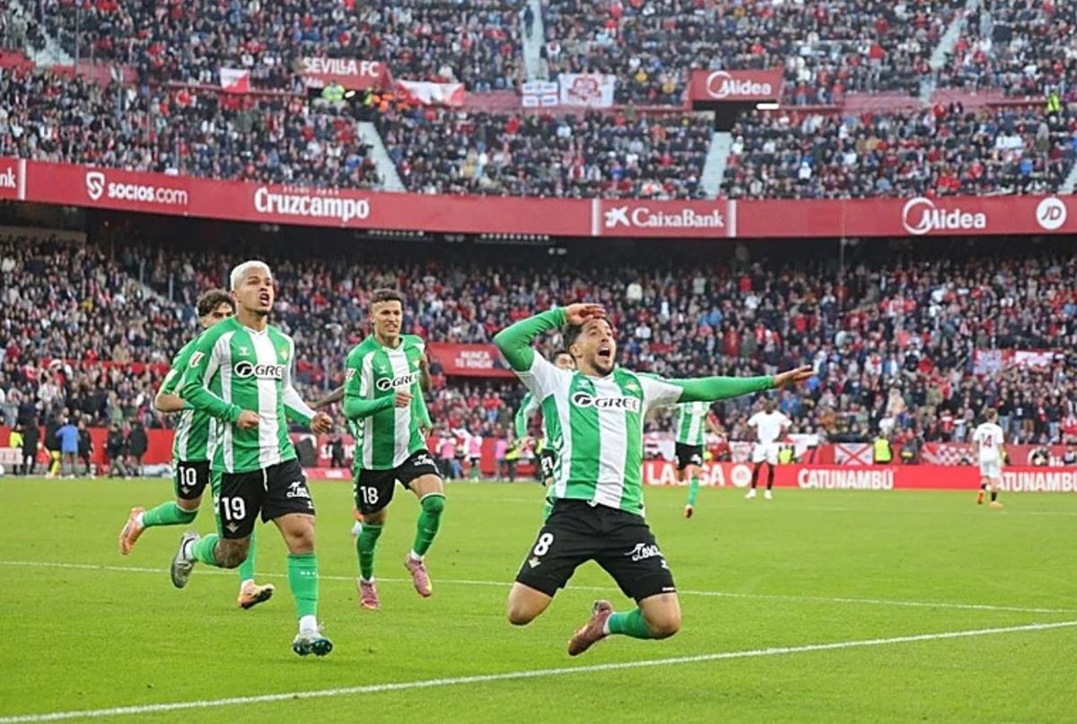 Que bonito se ha quedado el finde!! Tres puntazos de mi <a href="/RealBetis/">Real Betis Balompié 🌴💚</a> en el derbi!! El fútbol es justo y hace que todo bético tengamos un final de mes como este!! Te quiero BETIS!!!!! 💚