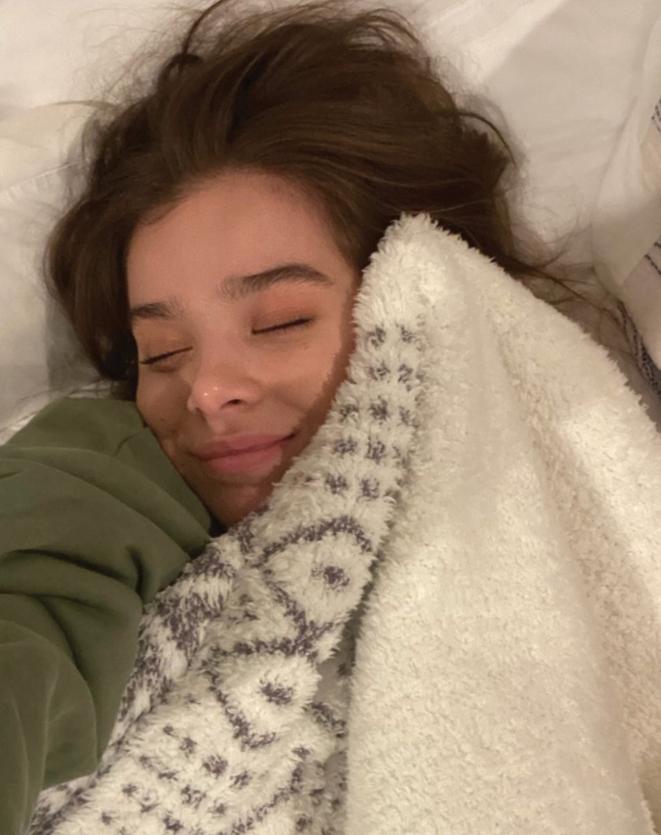 Hailee. | parody tweet media