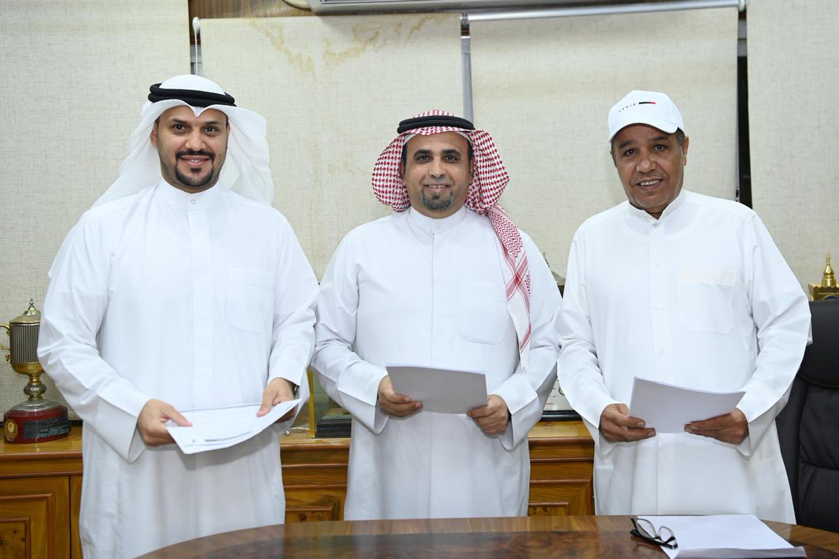 ArabHandball's tweet image. أنهى الأستاذ فاخر آل غاشي الأمين العام للاتحاد العربي لكرة اليد الاتفاق مع الاتحاد الكويتي على استضافة نادي الكويت الكويتي البطولة العربية الخليجية للأندية (أبطال الكؤوس الخليجية) في النسخة 42 خلال الفترة من 7 إلى 17 فبراير 2026
وشهد مقر الاتحاد الكويتي التوقيع على عقد الاستضافة