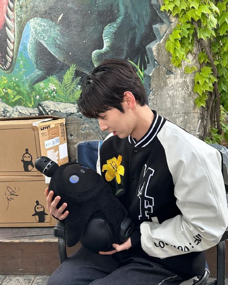 iinvvv3's tweet image. 케이팝 긴장해라 황민현 전역 19일 남음.