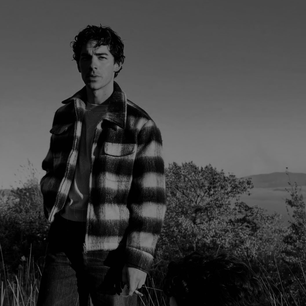 snownthepeach's tweet photo. ᅠᅠ

           searches! 🔍  
           lorenzo arcari. 36 years old
           casino &amp; hotels owner. 
           fc: @ joe jonas   ᅠᅠ

           !! NSFW PLOT !! +18

⠀ https://t.co/3tFPQ4JUeG