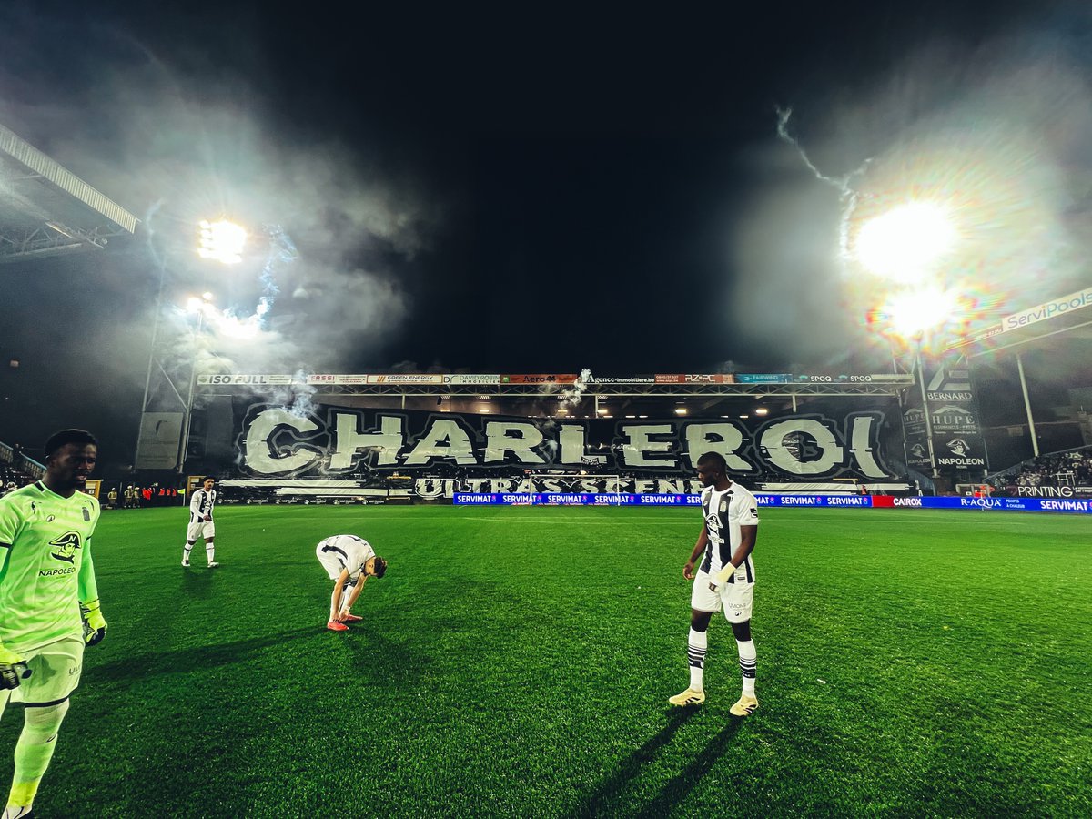 SportCharleroi's tweet photo. 📸🏟️
#CHARAAL #NapoleonScore ⚫️⚪️ https://t.co/qHoQdrVXUZ