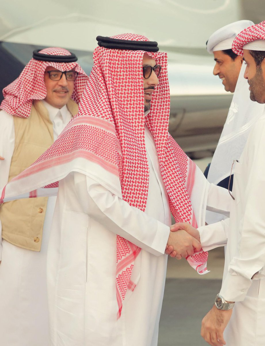 ياجماعة من اللي يعرف نوع شماغ تركي ال الشيخ هذا ؟