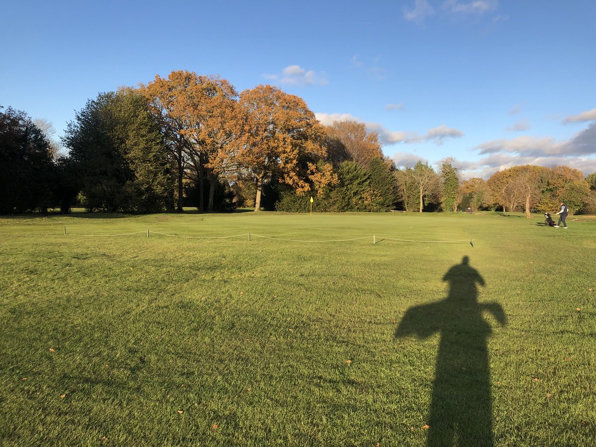 jonathan_favell's tweet photo. Delightful day at #BansteadDownsGC hosting a fairly uneventful HKC bar a slight wobble by ⁦@descampbell62⁩ on the 4th tee box. He romped home in imperious fashion from there &amp; had the decency to physically take the trophy home this time (a rare treat).  #GolfMeetsStanleyCup https://t.co/DzC9bD5j83