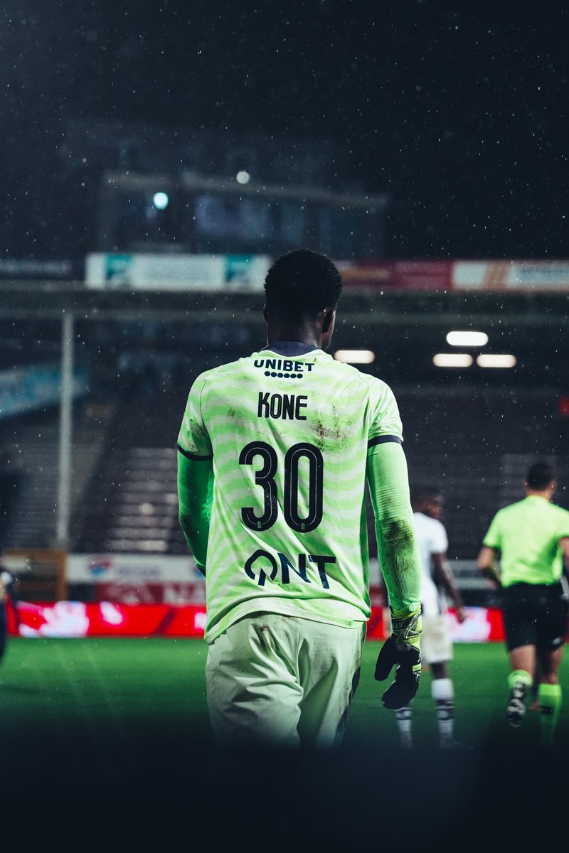 SportCharleroi's tweet photo. La pellicule de la rencontre ! 🎞️🤳
#CHARAAL #NapoleonScore ⚫️⚪️ https://t.co/Onr97xYDad