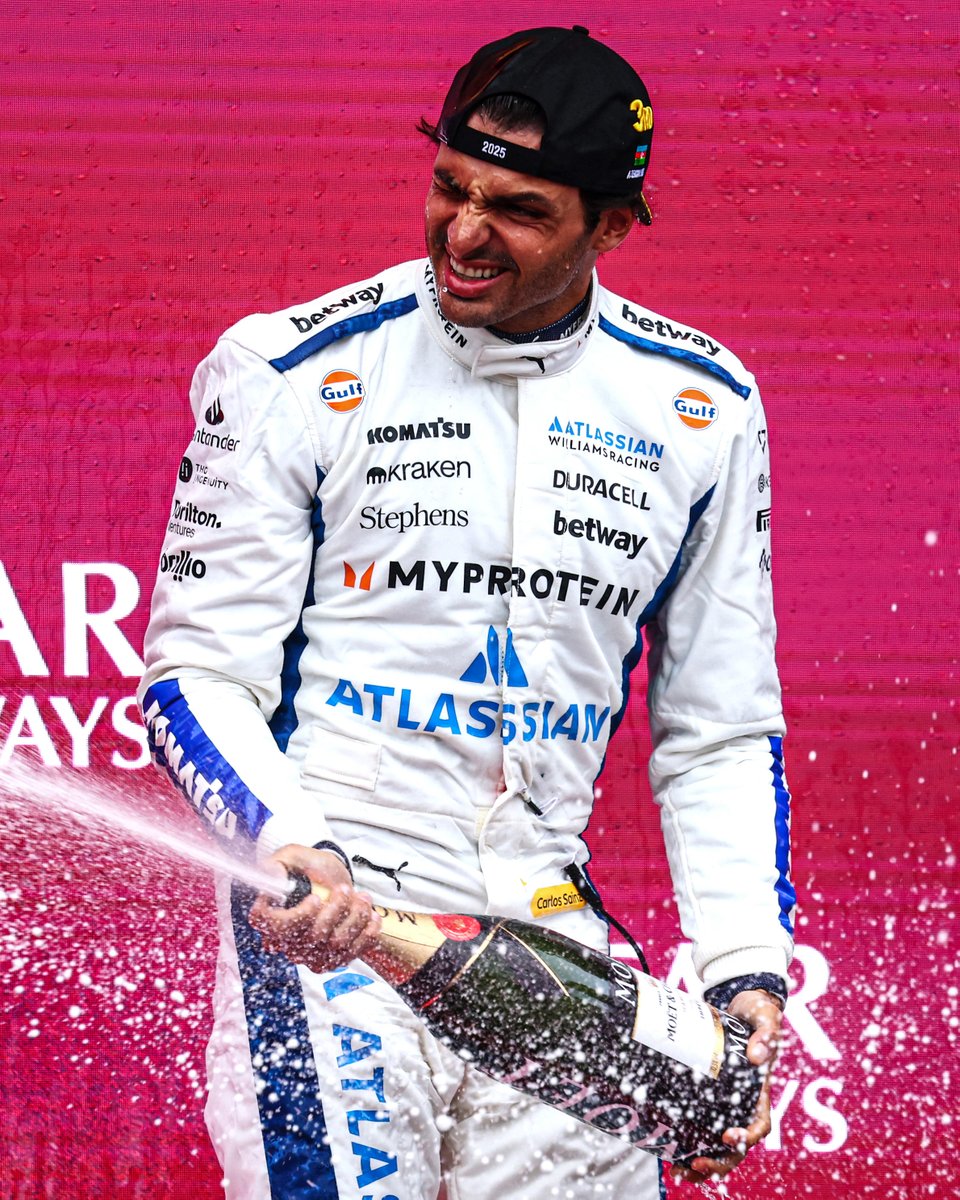 AndreaTrespi's tweet photo. Ti hanno cacciato a calci.
Hanno fatto il conto alla rovescia. 
"Sei il male della Ferrari"
"Sempre in fondo alla griglia, noi a podio".

E tu hai alzato ancora una coppa in faccia alle camerettare.

CARLOS SAINZ EL MATADOR

#QatarGP https://t.co/ETTJla3lh6