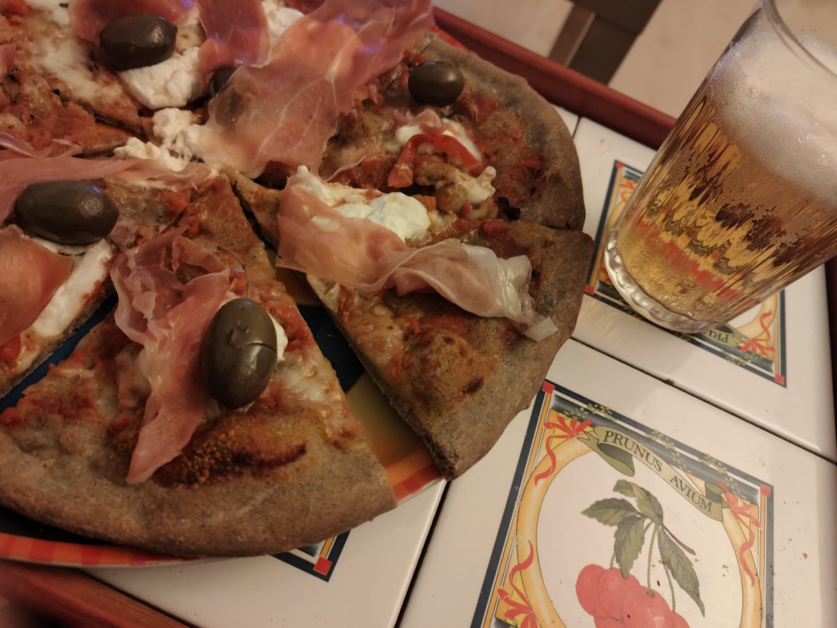 galloforcello2's tweet image. #pizza time
#birra time