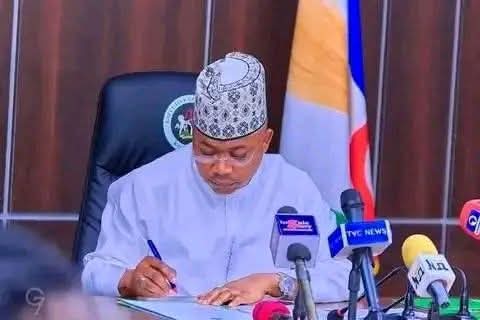 loveshadrach001's tweet photo. His Excellency, the Chief Servant, is taking these security issues very seriously. Helicopter surveillance is steady on patrol in Kogi and its environment 🚁
This is how it should be https://t.co/Y2kSfCMgEj