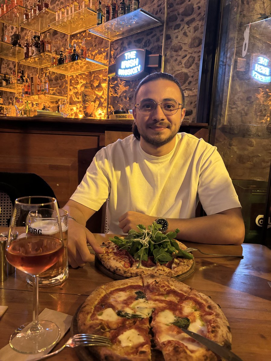 noebedrex's tweet photo. adımımı nereye atarsam atayım tökezlesem dahi beni tutacağından emin geçirdiğim 3 yıl seninle olduğum için çok şanslıyım https://t.co/DRsEpaYjOG