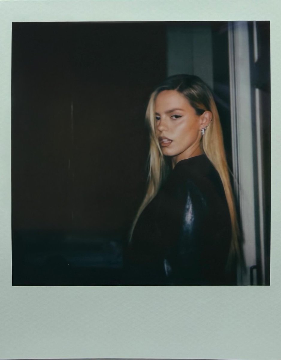 qbwright's tweet image. ⠀

⠀ ⠀⠀ ⠀⠀           𝐓𝐨 𝐥𝐨𝐯𝐞 𝐚𝐧𝐝 𝒃𝒆 𝒍𝒐𝒗𝒆𝒅 𝐢𝐬 
                             𝐭𝐨 𝐟𝐞𝐞𝐥 𝐭𝐡𝐞 𝐬𝐮𝐧 𝐟𝐫𝐨𝐦     
                             𝒃𝒐𝒕𝒉 𝐬𝐢𝐝𝐞𝐬 ~ #visualns