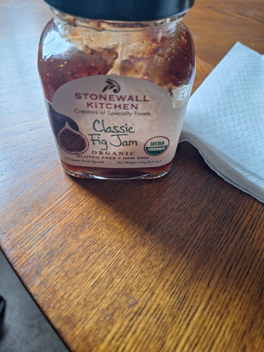 #SundayBrunch for 1st  ❄️ as with organic lemon poppyseed muffins classic fig jelly dired rasins and cranberry camper mix with peanut butter banana milkshake coffee can enjoy lazy Sunday afternoon with healthy dietary brunch