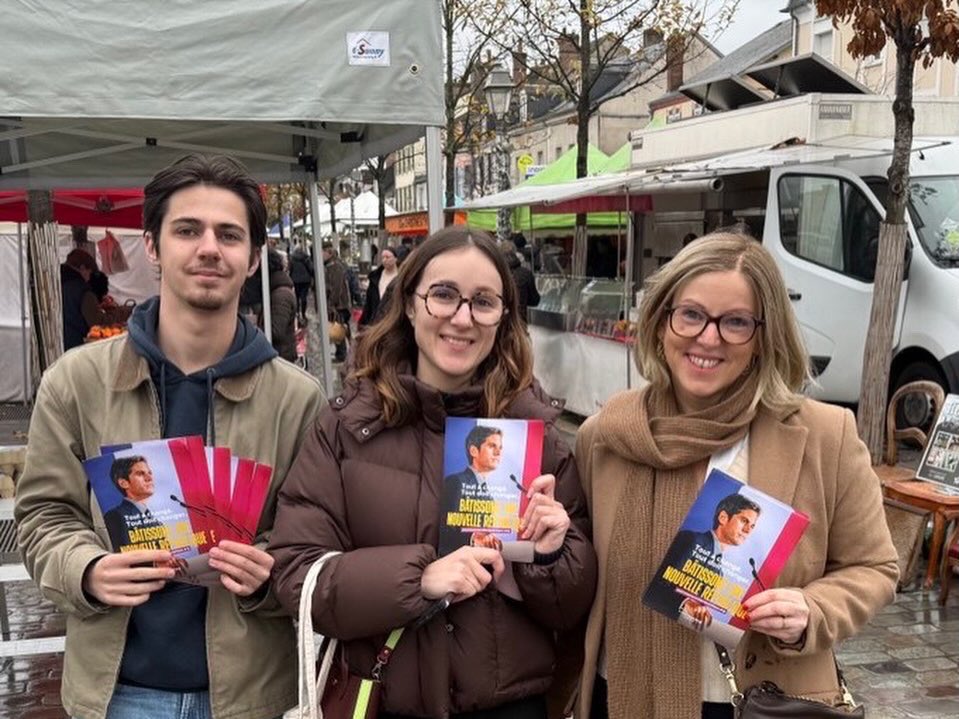 🏛️ Samedi matin sur le marché de Montargis pour défendre une #NouvelleRepublique autour de <a href="/GabrielAttal/">Gabriel Attal</a> 🔥