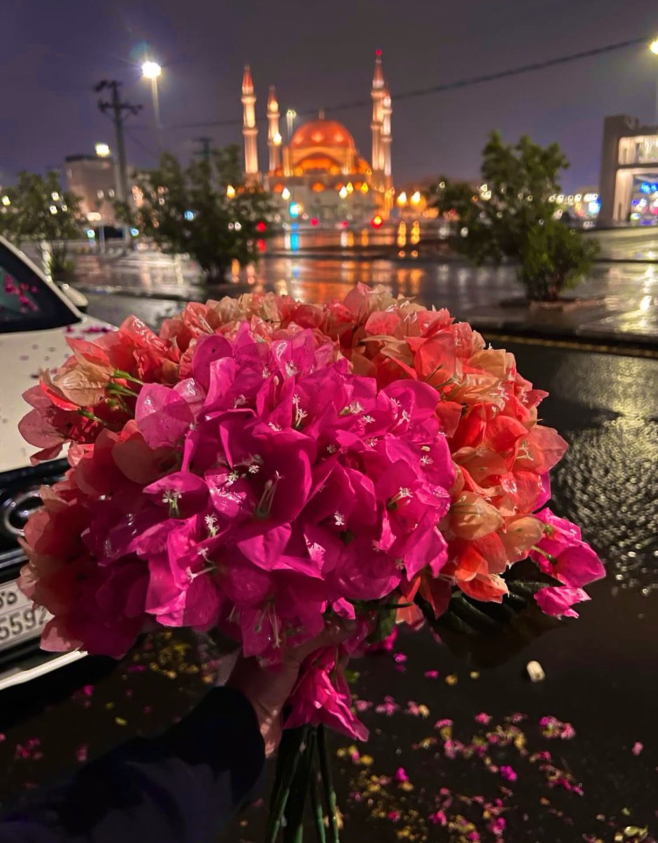 #بوح_الخاطر 

كـانت النظـرة ثـواني والشعـور سنيـن❤️

#مساء_الــود_والـــورد