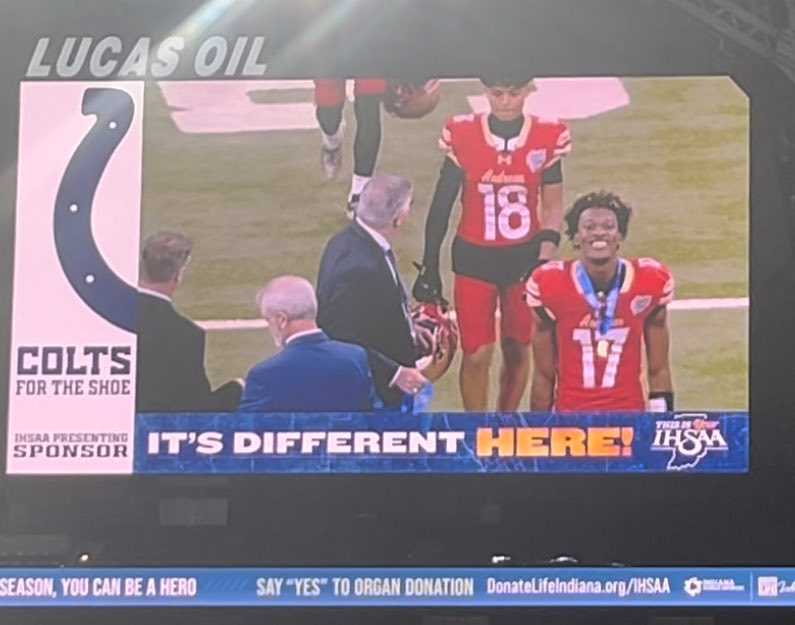 Markmlgjr's tweet photo. Did it with my brother man! 💍👑
@FootballAndrean @IndianaPreps @A1_coach 

#stateChamps
#WeRideTillTheWheelsFallOff https://t.co/FhEHTRcFZI