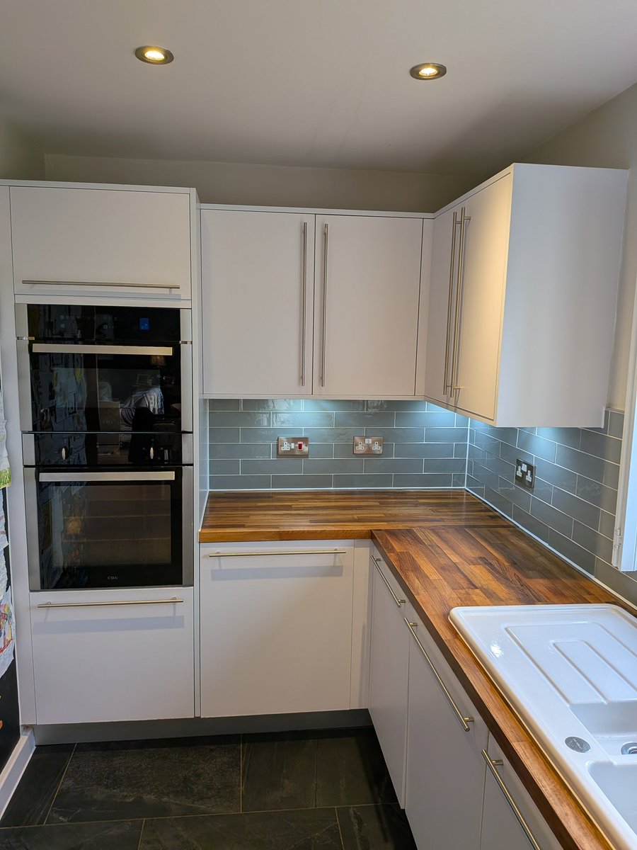 rubbishcom's tweet photo. David from Bristol just requested a no-obligation quote through https://t.co/Tqrq3Rsgjc 🧾  
He’s clearing out his old kitchen — everything’s going! 🚪🍽️ ♻️  

Need your kitchen gone too? Get your quote today at https://t.co/Tqrq3Rsgjc
#Bristol #KitchenRemoval #RubbishRemoval https://t.co/wM5ITIUdq0