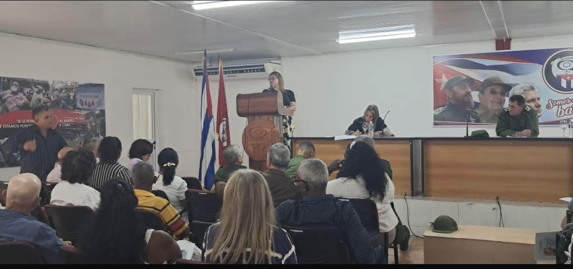 Con la presencia de Esteban Laso Hernández presidente de la @AsambleCuba y su consejo de Estado rendimos cuenta hoy a la Asamblea Municipal en #ArroyoNaranjo sobre el quehacer de la Fiscalía durante el periodo 2020 al 2025.
<a href="/DiazCanelB/">Miguel Díaz-Canel Bermúdez</a> <a href="/MMarreroCruz/">Manuel Marrero Cruz</a> <a href="/LisnayMaria/">Lisnay María Mederos Torres</a> <a href="/yamilapenao/">Yamila Peña Ojeda</a>