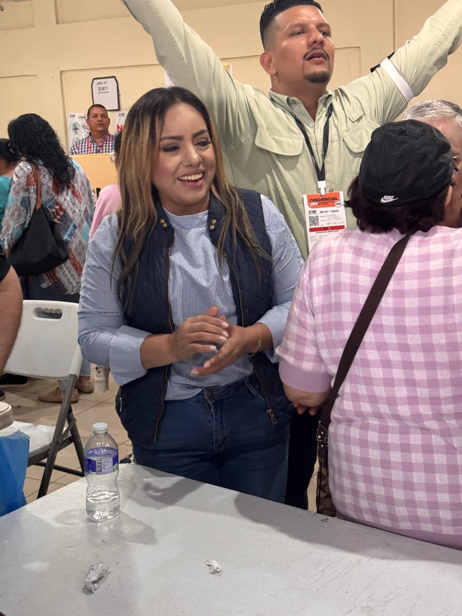 sarazdiputada's tweet photo. Que nadie apague la luz de la esperanza y la democracia. ¡He votado por la Honduras que quiero! 

#democracia #elecciones #Honduras #PapiPresidente https://t.co/gOxaQ97dKp